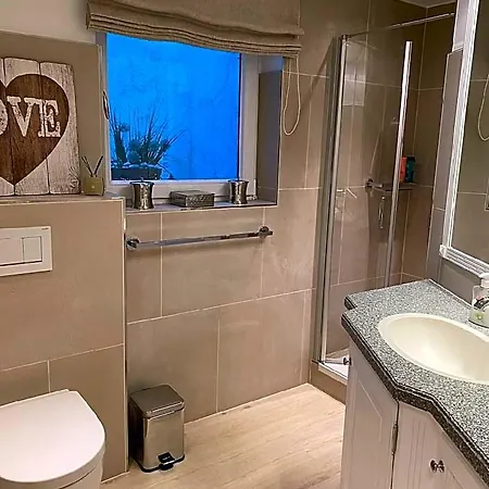 Frisch Sanierte Unter Reet Rantum Auf Hotel Sylt-Ost